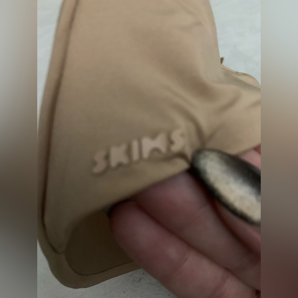 SKIMS WIRELESS FORM PUSH UP PLUNGE BRA-CLAY- 32D-BNWT - Picture 8 of 9